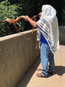 Yeminite Shofar and Tallit